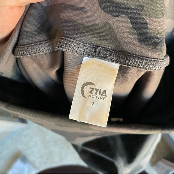 Zyia Active Lux Camo High Rise Cropped Leggings Size 2 Forrest Camo Athletic - Picture 10 of 10